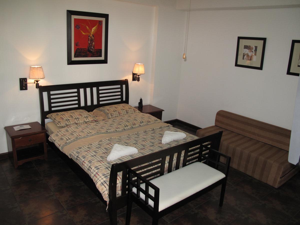 Aparthotel Makati At Travelers Makati City
